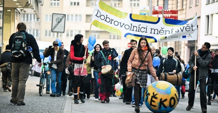 Dobrovolníci pomáhají ve světě dětí