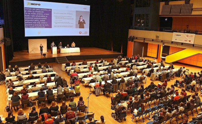 Velké firmy chtějí více zaměstnávat lidi se zdravotním postižením. Konference INSPO pomůže bořit bariéry